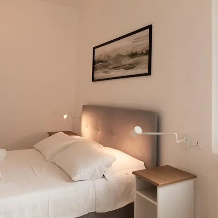 Palazzo Delle Guglie By Postcardsfrom 4* 베로나