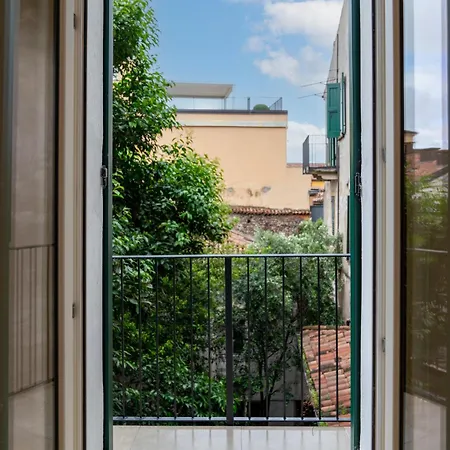 Palazzo Delle Guglie By Postcardsfrom 4* 베로나