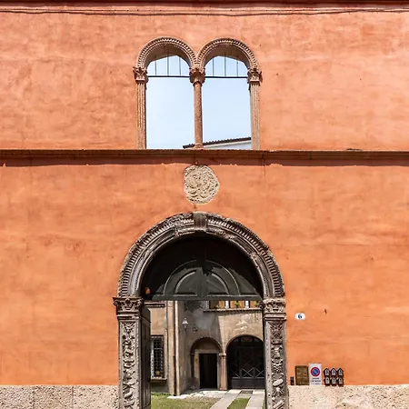 Palazzo Delle Guglie By Postcardsfrom 4* 베로나