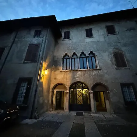 Palazzo Delle Guglie By Postcardsfrom 4* ורונה