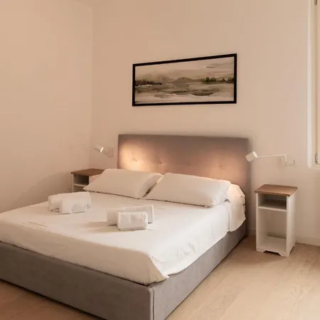 Palazzo Delle Guglie By Postcardsfrom Apartmanhotel *