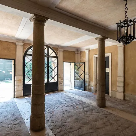 מלון דירות Palazzo Delle Guglie By Postcardsfrom 4*