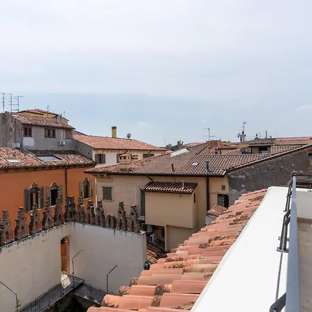 מלון דירות Palazzo Delle Guglie By Postcardsfrom 4*