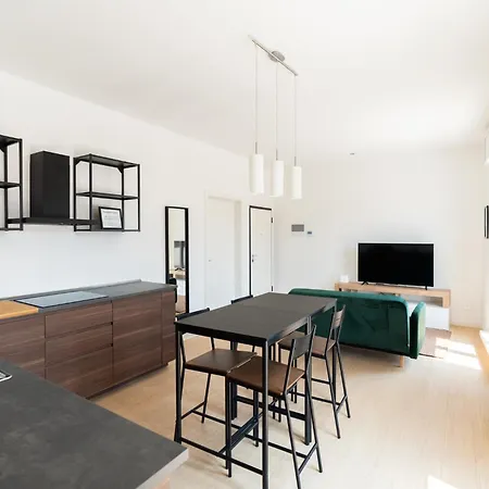 Palazzo Delle Guglie By Postcardsfrom Apartmanhotel Verona