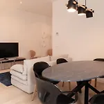 Aparthotel Palazzo Delle Guglie By Postcardsfrom 4*