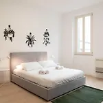 Palazzo Delle Guglie By Postcardsfrom Aparthotel 4*
