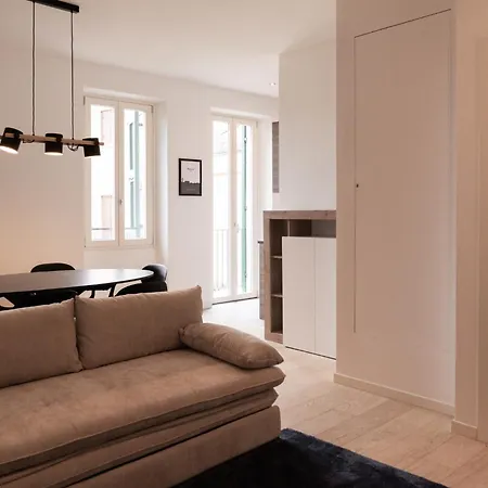 Palazzo Delle Guglie By Postcardsfrom Hotel apartamentowy 4*