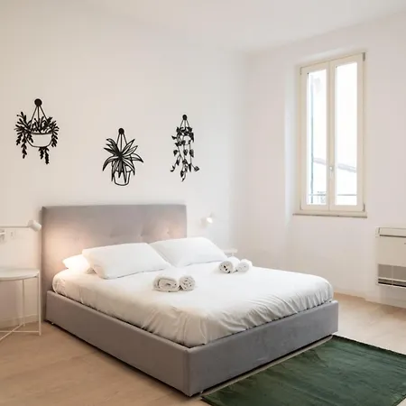 Palazzo Delle Guglie By Postcardsfrom Hotel apartamentowy 4*