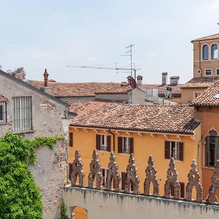 شقة فندقية Palazzo Delle Guglie By Postcardsfrom فيرونا