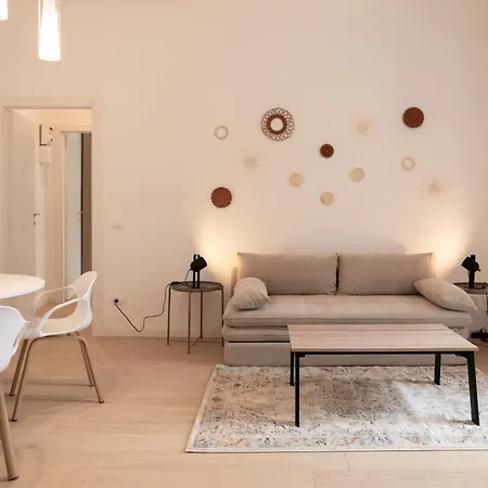 Palazzo Delle Guglie By Postcardsfrom 4* Verona
