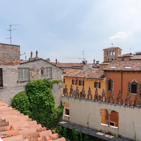 Palazzo Delle Guglie By Postcardsfrom Aparthotel