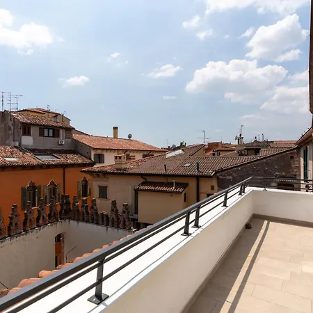 Aparthotel Palazzo Delle Guglie By Postcardsfrom Verona