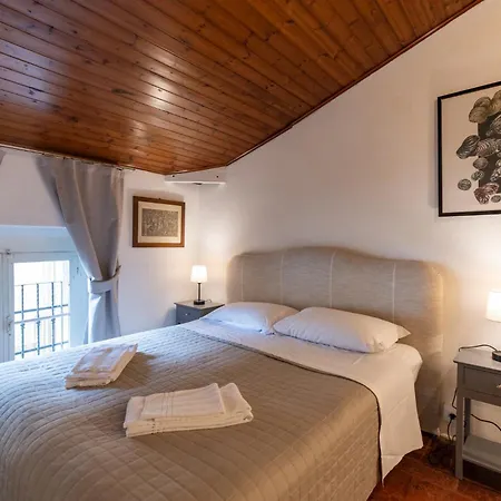 Palazzo Delle Guglie By Postcardsfrom Aparthotel *