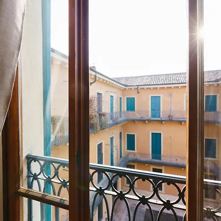 Palazzo Delle Guglie By Postcardsfrom Aparthotel