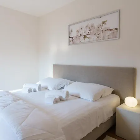 Aparthotel Palazzo Delle Guglie By Postcardsfrom
