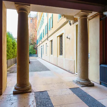 Palazzo Delle Guglie By Postcardsfrom Aparthotel *