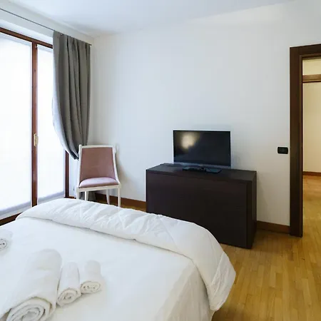 Palazzo Delle Guglie By Postcardsfrom Aparthotel Verona