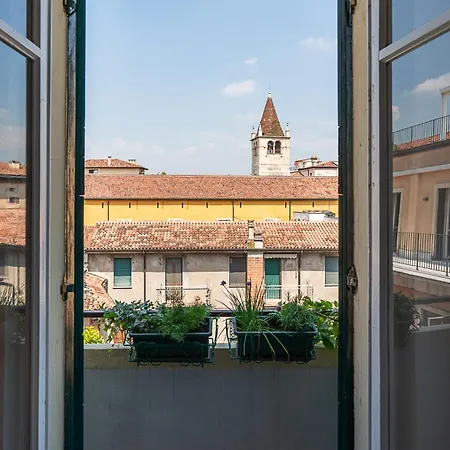 Palazzo Delle Guglie By Postcardsfrom Aparthotel