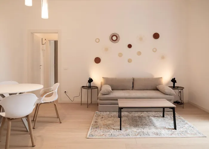 Palazzo Delle Guglie By Postcardsfrom 4* Verona