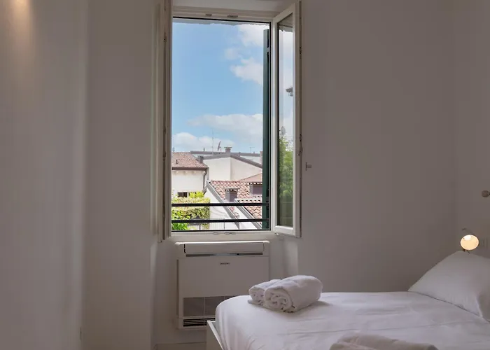 Palazzo Delle Guglie By Postcardsfrom 4* Verona