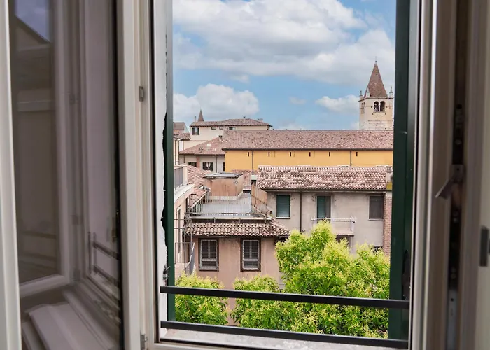 Palazzo Delle Guglie By Postcardsfrom 4* Verona