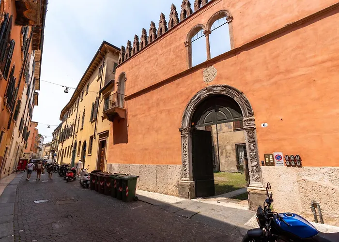 Palazzo Delle Guglie By Postcardsfrom Lejlighedshotel 4*