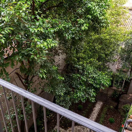 Palazzo Delle Guglie By Postcardsfrom Apart-hotel Verona