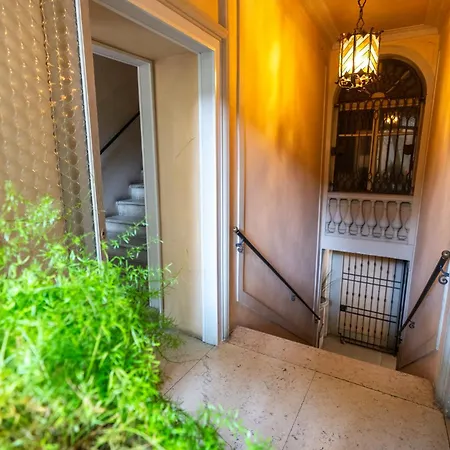 Apart-hotel Palazzo Delle Guglie By Postcardsfrom 4*